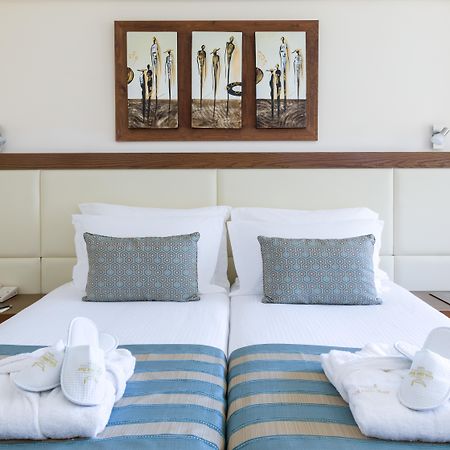 Golden Bay Beach Hotel Larnaca Exteriör bild