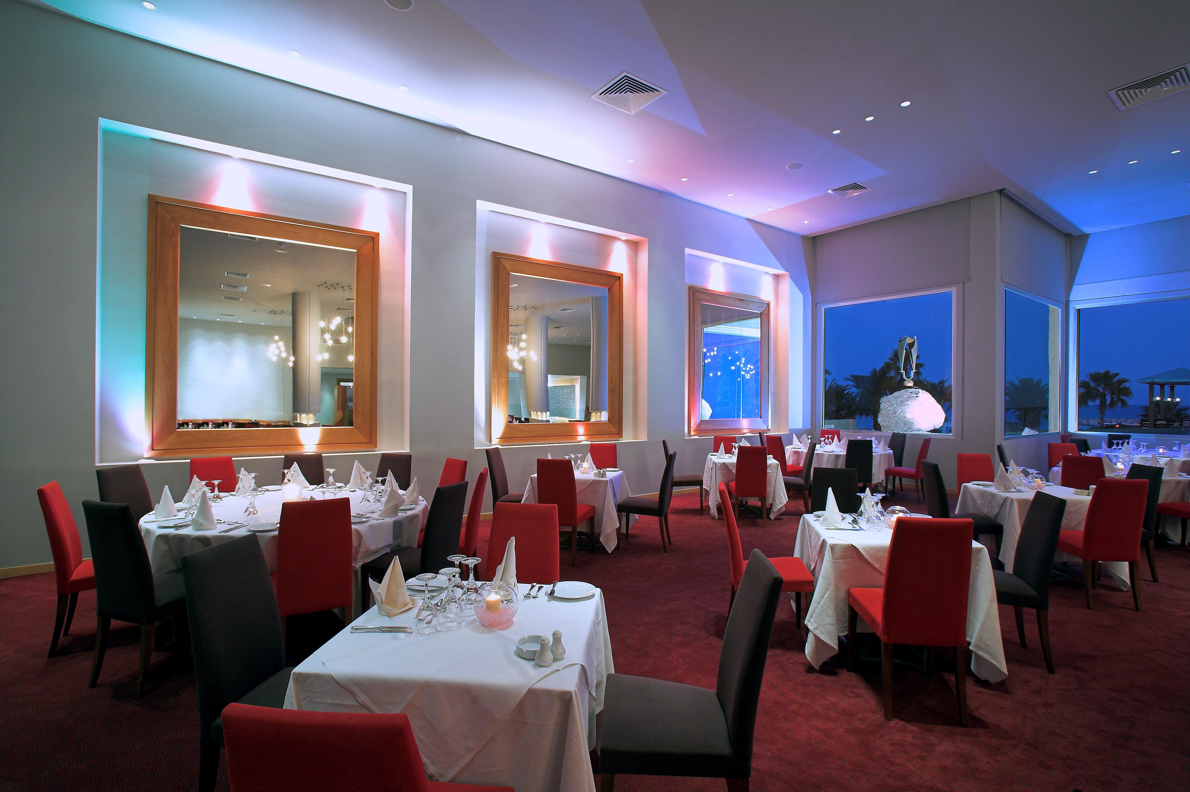 Golden Bay Beach Hotel Larnaca Restaurang bild