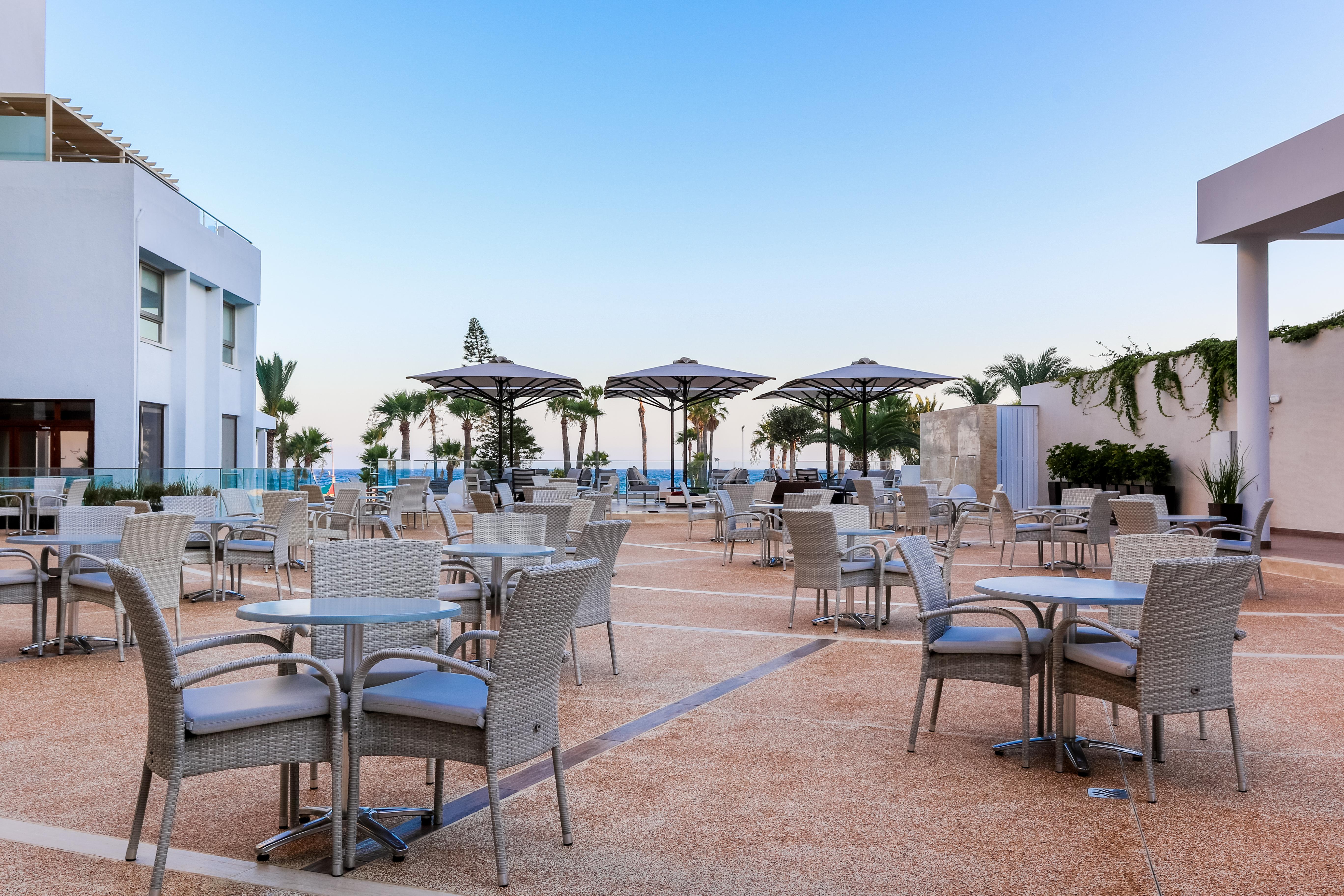 Golden Bay Beach Hotel Larnaca Exteriör bild