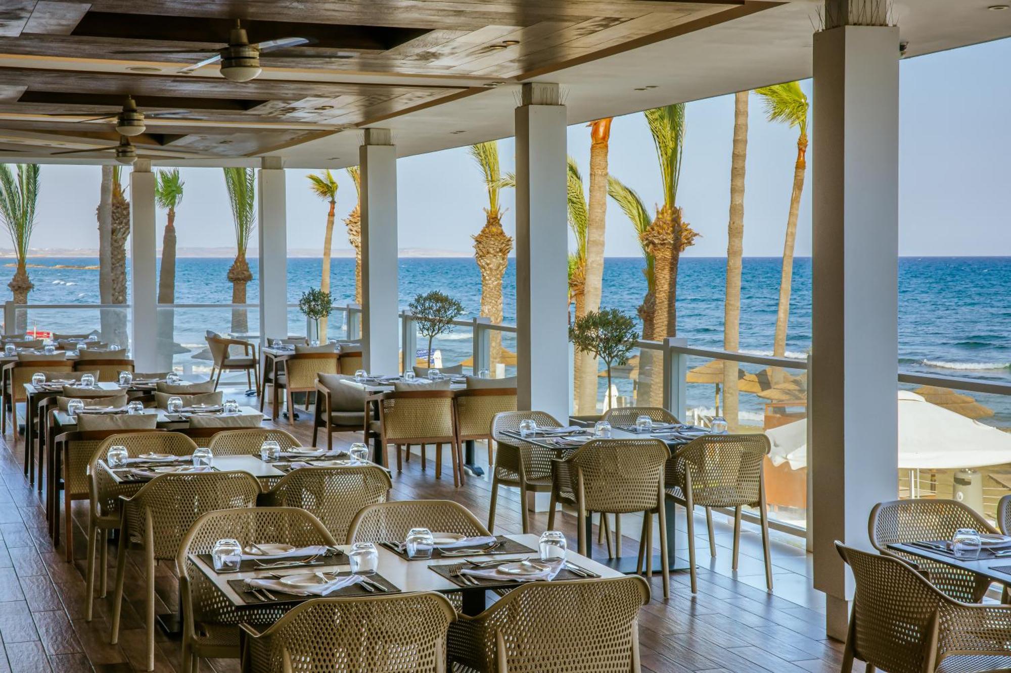 Golden Bay Beach Hotel Larnaca Exteriör bild The Beach Club